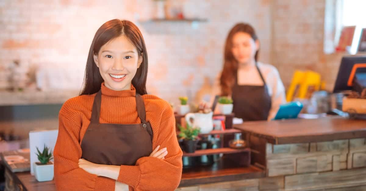 Teen barista, ID 141756570 © Saksit Kuson | Dreamstime.com